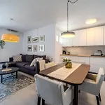Apartment Zest Split